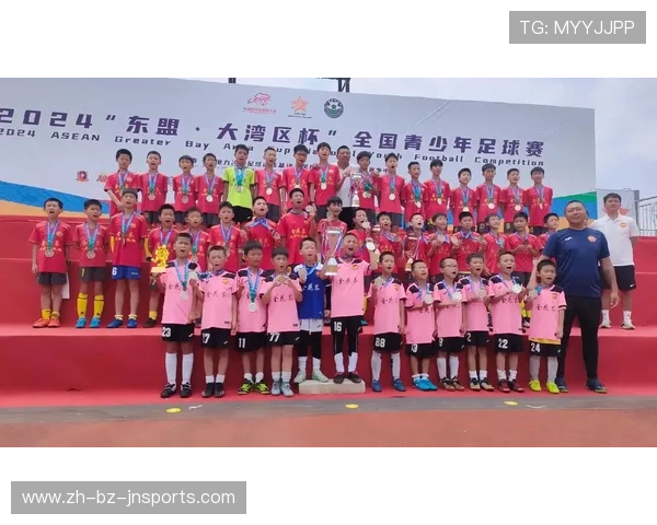 足球赛事中的观众互动，如何增强比赛的娱乐性